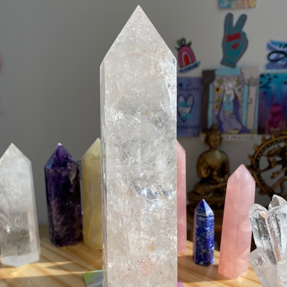 Clear quartz tower. CHUNKY! 6 inches tall! Full of SPARKLES!Crown chakra crystal - Picture 2 of 6